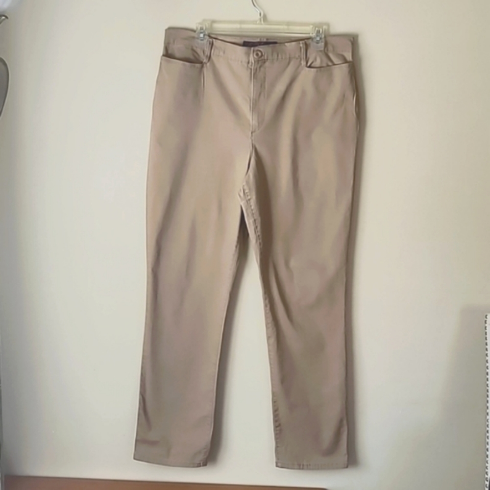 Gloria Vanderbilt Amanda classic Missy straight leg go to Pant Tan SZ 14
